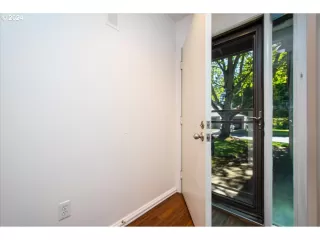 Photo #5: 24406244 Listing