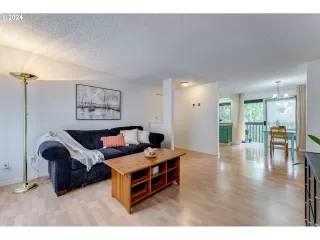 Photo #6: 24406360 Listing 