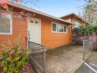 Photo #4: 24406387 Listing