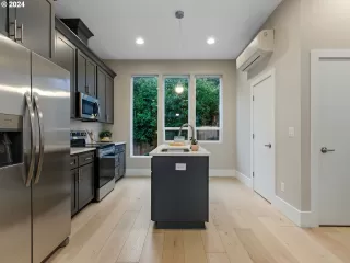Photo #3: 24407137 Listing