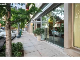 Photo #3: 24407976 Listing