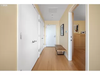 Photo #5: 24407976 Listing