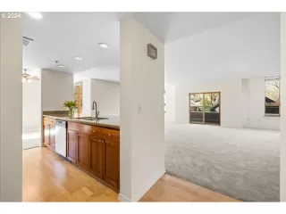 Photo #2: 24408322 Listing 