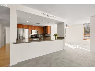 Photo #6: 24408322 Listing 