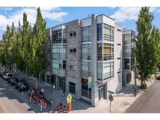 Photo #1: 24408661 Listing