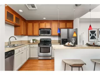 Photo #3: 24408661 Listing