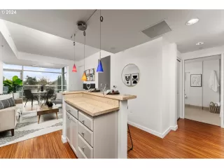 Photo #5: 24408661 Listing