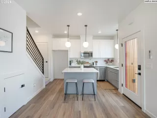 Photo #5: 24408731 Listing