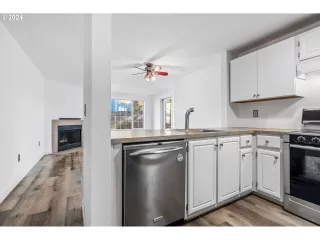 Photo #2: 24409074 Listing 