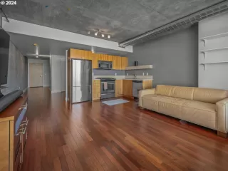 Photo #5: 24409742 Listing