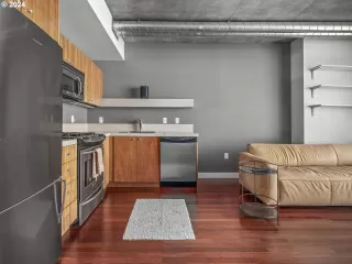 Photo #6: 24409742 Listing