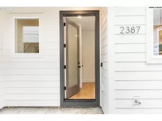 Photo #5: 24410237 Listing