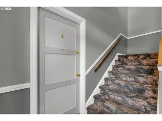 Photo #4: 24410460 Listing