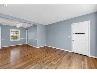 Photo #5: 24410460 Listing