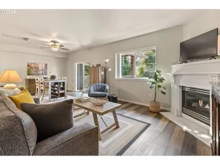 Photo #4: 24410656 Listing