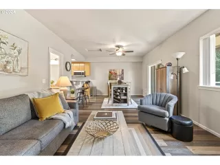 Photo #5: 24410656 Listing