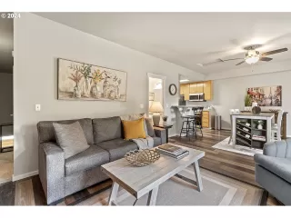 Photo #6: 24410656 Listing