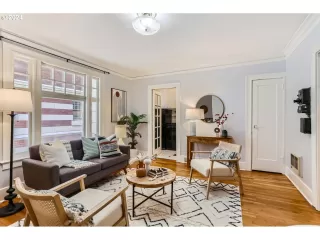 Photo #4: 24410774 Listing