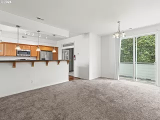 Photo #3: 24412401 Listing