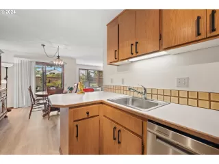 Photo #5: 24412574 Listing 