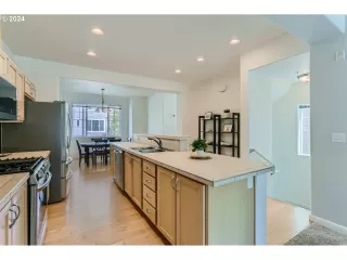 Photo #6: 24413448 Listing 