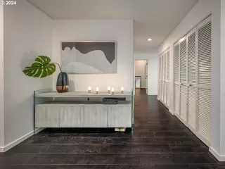 Photo #5: 24413571 Listing