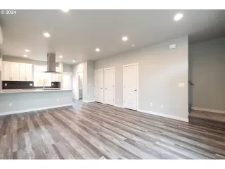 Photo #2: 24414792 Listing