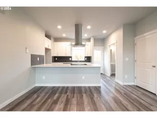 Photo #3: 24414792 Listing