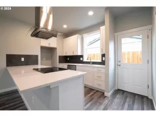 Photo #4: 24414792 Listing