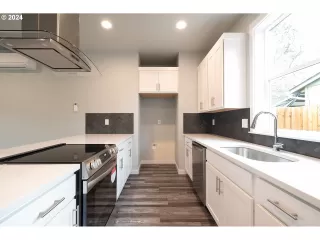 Photo #6: 24414792 Listing