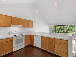 Photo #2: 24415329 Listing