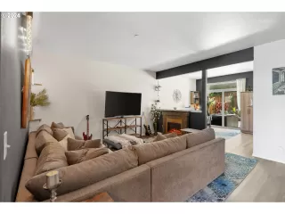 Photo #3: 24415334 Listing