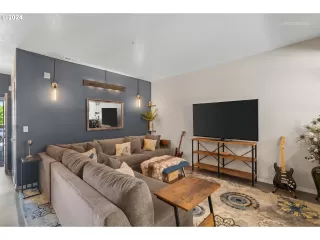 Photo #4: 24415334 Listing