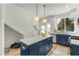 Photo #3: 24415357 Listing