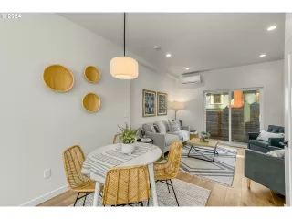 Photo #5: 24415357 Listing