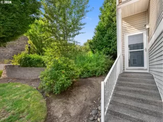 Photo #3: 24417221 Listing