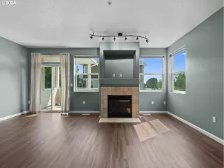 Photo #6: 24417221 Listing