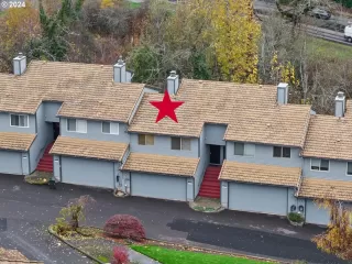 Photo #4: 24417852 Listing