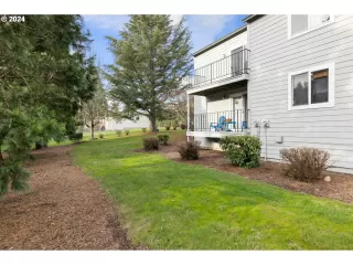 Photo #4: 24418072 Listing