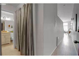 Photo #2: 24418179 Listing