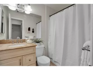 Photo #4: 24418179 Listing