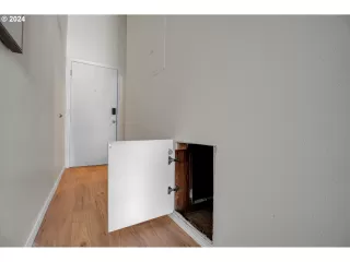 Photo #6: 24418179 Listing