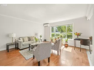Photo #3: 24418303 Listing 
