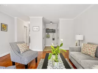 Photo #5: 24418303 Listing 