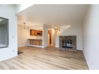 Photo #5: 24419875 Listing