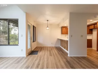 Photo #6: 24419875 Listing