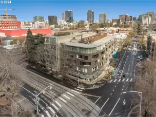 Photo #3: 24420103 Listing