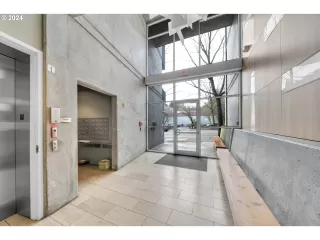 Photo #4: 24420103 Listing