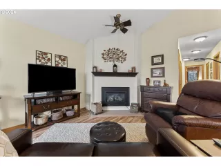 Photo #2: 24420159 Listing