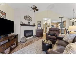 Photo #3: 24420159 Listing